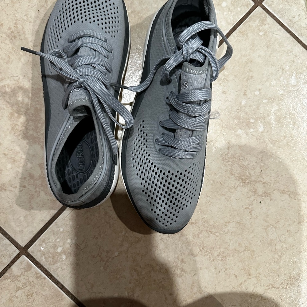 CROCS Woman’s Gray Sneakers